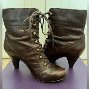 Indigo by Clark’s Lace Up Granny Boot Brown Size 6.5